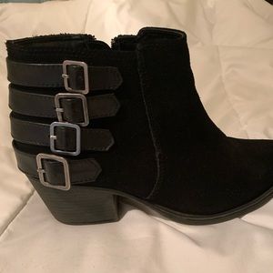 CROWN VINTAGE black suede heeled booties